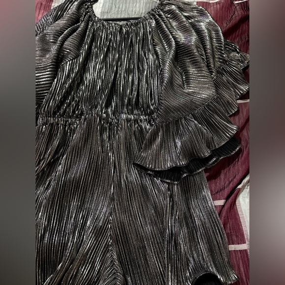 Bundle 2 for $30. Elegant Metallic Pleated Romper. Size Medium. - Picture 11 of 11
